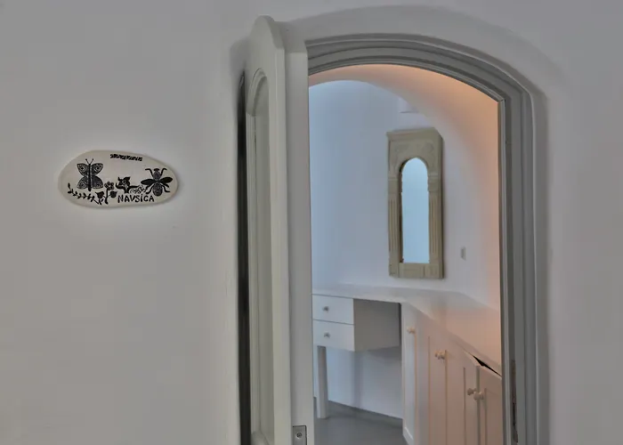 Trieris Villa & Suites Fira 